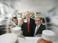 Linchem’s Terence Cox flanked by the University’s Professor Zulfiqur Ali (right) and Nitin Seetohul.