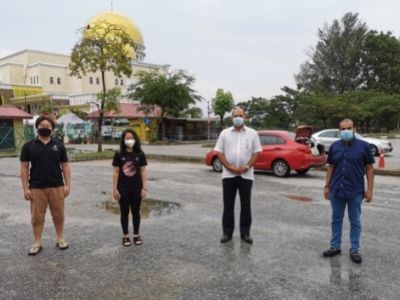 Left to right: Dixon Liu, Chanelle Liu, Gobind Singh Deo and Senator Suresh Singh. Link to Graduate undertaking humanitarian work during pandemic.