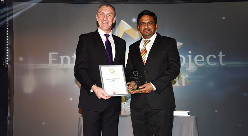 Professor Paul Croney (left) presenting Dr Pattanathu Rahman with the Enterprise Project of the Year award.