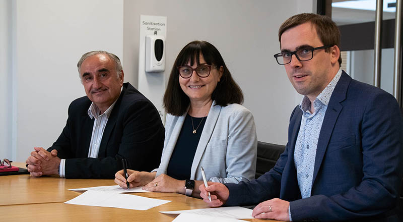 Professor Nashwan Dawood (Associate Ddean) and Professor Chrisina Jayne (Dean) from Teesside Univertsy's school of Computing, Engineering and Digital Technologies signing the meorandum of understanding with Gary Reed, Assystem’s UK Energy Transition Business Manager.