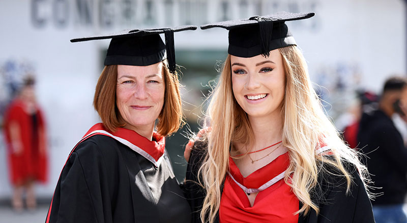 Lesley Neal (left) and her daughter Ellie (right)