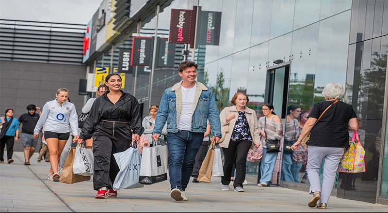 An image of shoppers at Teesside Park. Link to An image of shoppers at Teesside Park.