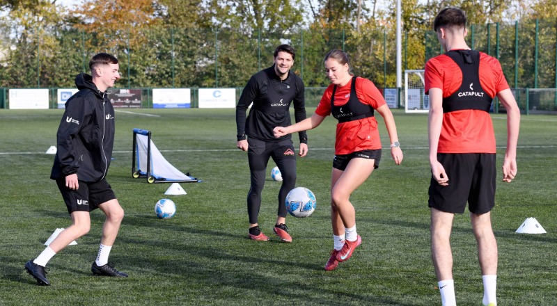 Students training with George Friend