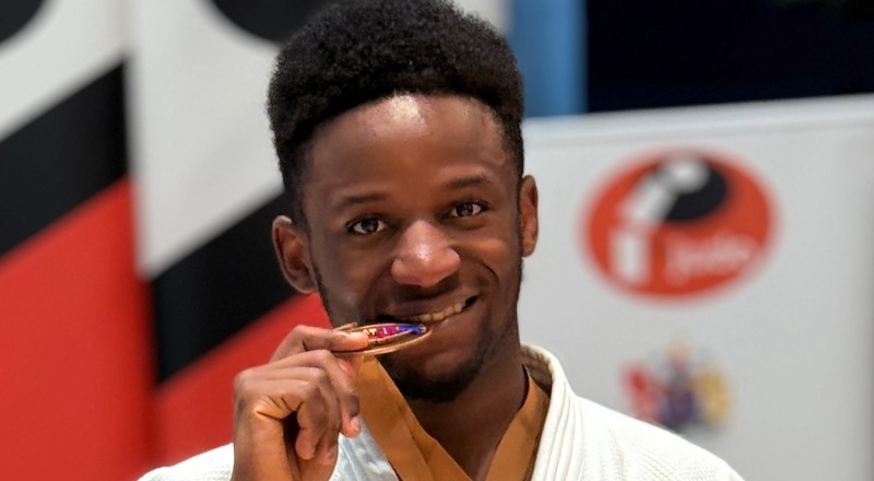 Teesside University graduate Mike Oyono . Link to Teesside University graduate Mike Oyono .