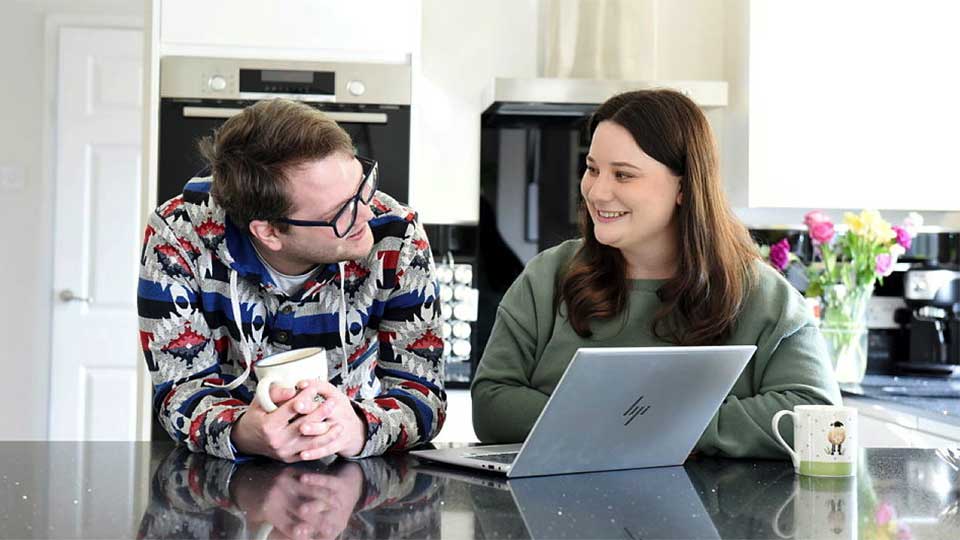 Students studying together in a kitchen. Link to Online learning.